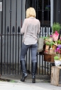 Sarah_Harding_leaving_her_home_04_04_12_28629.jpg