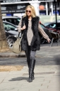 Sarah_Harding_leaving_her_home_04_04_12_28929.jpg