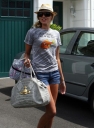 Nadine_Coyle_leaving_her_home2C_London_040708_28529.jpg