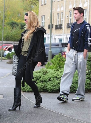 Nadine_Coyle_leaving_her_home2C_London_15_10_08_28229.jpg