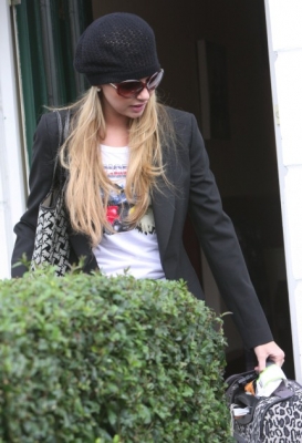 Nadine_Coyle_leaving_her_home2C_London_17_09_08_28229.jpg