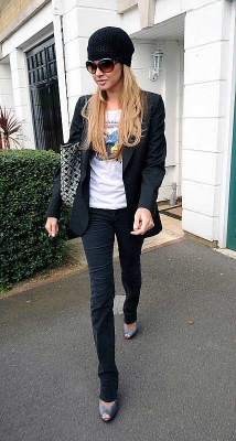 Nadine_Coyle_leaving_her_home2C_London_17_09_08_28429.jpg