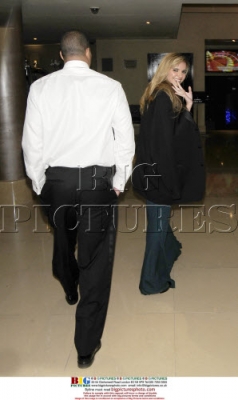 Nadine_Coyle_leaving_Nobu_and_arriving_at_Mayfair_Hotel_21_11_08_281029.jpg