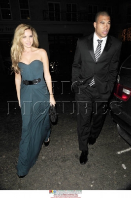 Nadine_Coyle_leaving_Nobu_and_arriving_at_Mayfair_Hotel_21_11_08_28529.jpg
