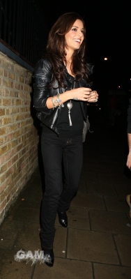 Nadine_and_Cheryl_leaving_a_studio_in_London_05_11_08_282429.jpg