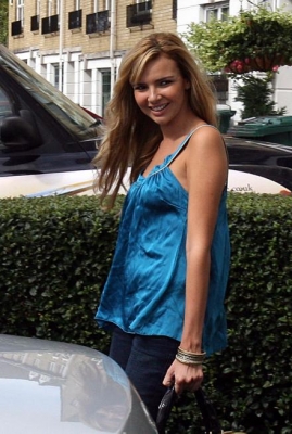 Nadine_leaving_her_home2C_London_100908_281229.jpg