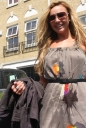 Nadine_leaving_her_house2C_London_15_08_08_28229.jpg