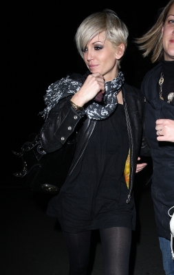 Sarah_and_Nadine_arriving_at_Nadine_s_house_14_11_08_281229.jpg