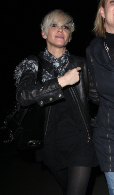 Sarah_and_Nadine_arriving_at_Nadine_s_house_14_11_08_28729.jpg