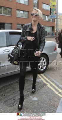 Sarah_and_Nadine_at_LWT_studios_-_24th_Oct_2008_28229.jpg