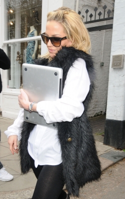 Sarah_Harding_leaving_her_home_in_London_05_04_12_28129.jpg