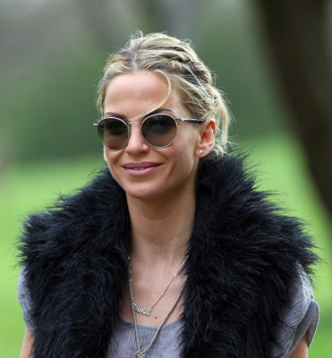 Sarah_Harding_walking_her_dogs_06_04_12_28829.jpg