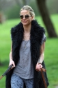 Sarah_Harding_walking_her_dogs_06_04_12_28729.jpg