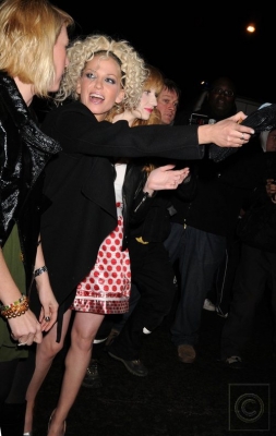 Sarah_and_Nicola_leaving_Nobu_and_Mahiki_01_03_08_283429.jpg