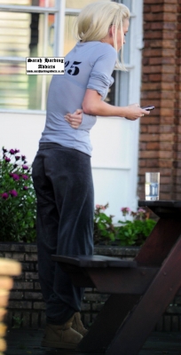 Sarah_Harding_taking_pictures_of_herself2C_London_09_11_08_281229.jpg