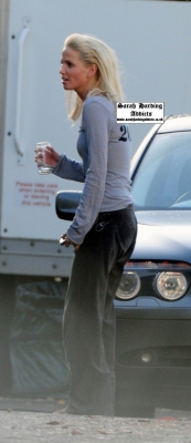 Sarah_Harding_taking_pictures_of_herself2C_London_09_11_08_282029.jpg