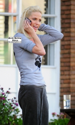 Sarah_Harding_taking_pictures_of_herself2C_London_09_11_08_28729.jpg