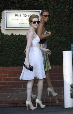 Nicola_and_Kimberley_Shopping_in_West_Hollywood_USA_16_02_08_283329.jpg