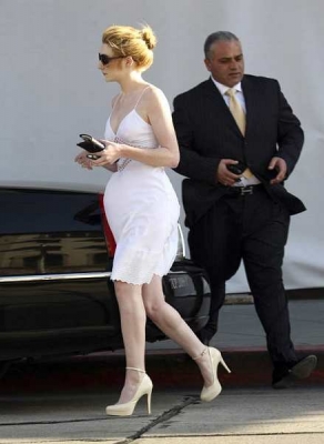 Nicola_and_Kimberley_Shopping_in_West_Hollywood_USA_16_02_08_284229.jpg