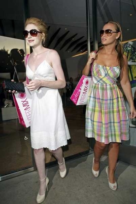 Nicola_and_Kimberley_Shopping_in_West_Hollywood_USA_16_02_08_284329.jpg