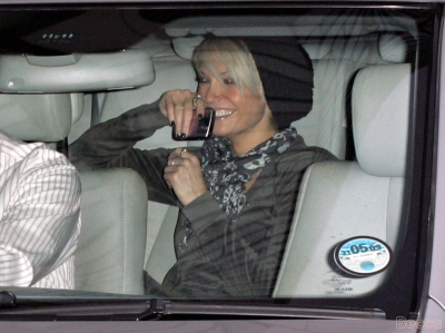 Sarah_Harding_Takes_Part_In_A_Goodbye_Show_on_GMTV_12_18_08_28129.jpg