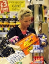 Имя файла=Sarah_Harding_shopping_at_Morrisons_22_10_08_281429.jpg
Размер файла=91КБ
Размеры=545x704
Дата=Апр 08, 2012 Sarah_Harding_shopping_at_Morrisons_22_10_08_281429.jpg