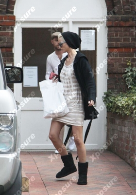 Sarah_and_Tom_leaving_their_house_13_07_08_281229.jpg
