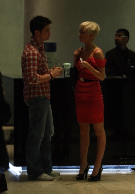 Sarah_Harding_in_the_Hilton_Hotel_Lobby2C_Manchester_01_06_08_28629.jpg