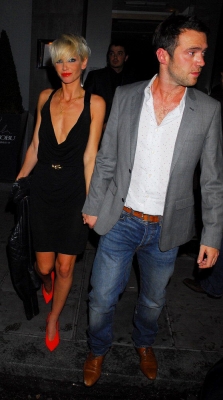 Sarah_Harding_and_boyfriend_Tom_leaving_Nobu_Restaurant_06_09_08_28729.jpg