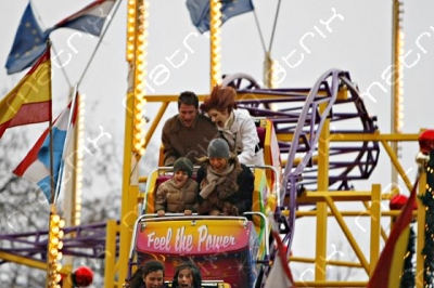 Nicola_at_Winter_Wonderland_in_London27s_Hyde_Park_30_11_08_281129.jpg