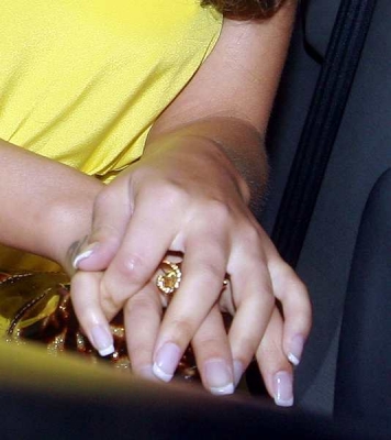 Cheryl_Tweedy_leaving_hotel_to_attend_the_Brit_awards_20_02_08_28729.jpg
