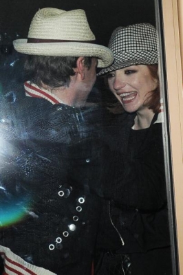 Nicola_Roberts_leaving_Mahiki2C_London_06_12_08_281629.jpg