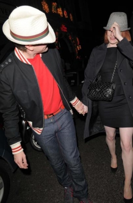 Nicola_Roberts_leaving_Mahiki2C_London_06_12_08_282429.jpg