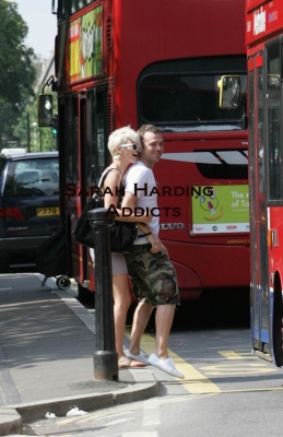 Sarah_and_Tommy_keep_cool_in_Hampstead_28_07_08_282129.jpg
