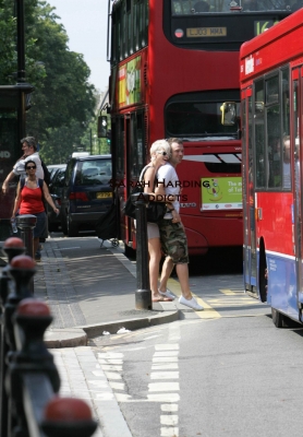 Sarah_and_Tommy_keep_cool_in_Hampstead_28_07_08_282229.jpg
