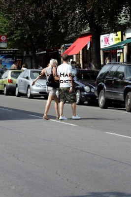 Sarah_and_Tommy_keep_cool_in_Hampstead_28_07_08_28829.jpg