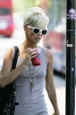Sarah_and_Tommy_keep_cool_in_Hampstead_28_07_08_283029.jpg