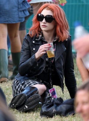 Nicola_Roberts_backstage_at_V_Festival2C_Hylands_Park_17_08_08_281229.jpg