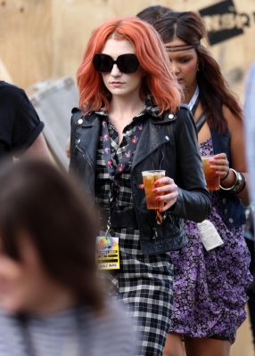 Nicola_Roberts_backstage_at_V_Festival2C_Hylands_Park_17_08_08_281429.jpg