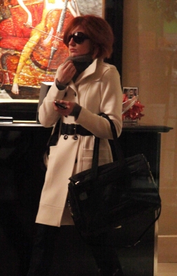 Nicola_Roberts_leaving_her_London_Hotel_17_12_08_28429.jpg