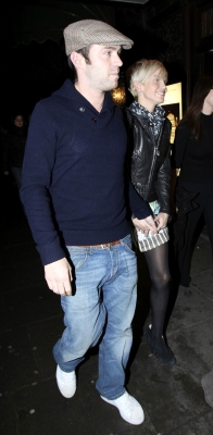 Sarah_Harding_out_in_London_on_her_birthday_17_11_08_281529.jpg