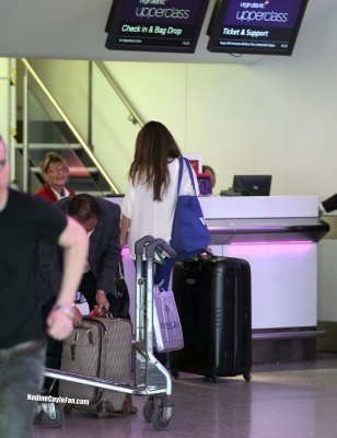 Nadine_Coyle_arriving_at_Heathrow_Airport_10_04_12_28629.jpg