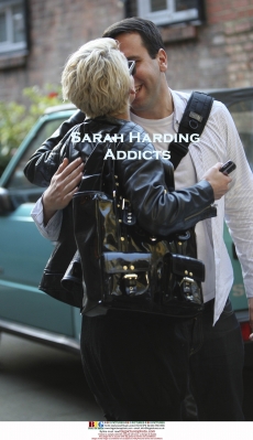 Sarah_Harding_leaving_a_Charity_Card_Sale2C_London_27_10_08_28829.jpg
