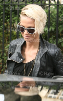 Sarah_Harding_leaving_her_home_24_10_08_28629.jpg