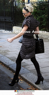 Sarah_Harding_leaving_her_house_London2CUK_23_10_08_28229.jpg