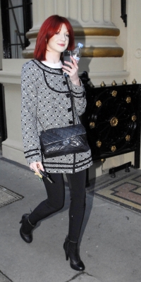 Nicola_Roberts_out_in_London_01_10_08_28129.jpg