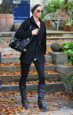 Sarah_Harding_leaving_her_home2C_London_15_10_08_28129.jpg
