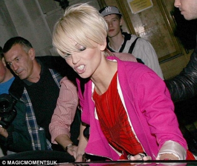 Sarah_Harding_leaving_The_Club_Bar2C_Warwick_Street2C_London_09_10_08_282529.jpg