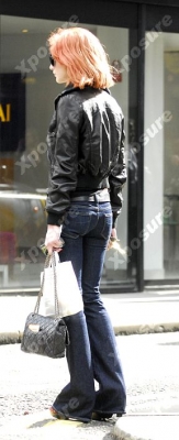 Nicola_Roberts_leaving_a_hairdressers2C_London_19_08_08_28629.jpg