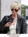 Sarah_Harding_arriving_at_the_record_label_company2C_London_03_10_08_281629.jpg